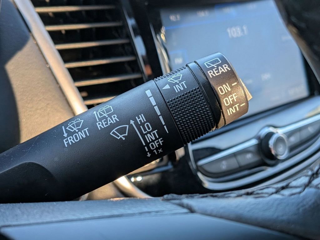 Used 2022 Chevrolet Trax LT w/ LT Convenience Package image 22