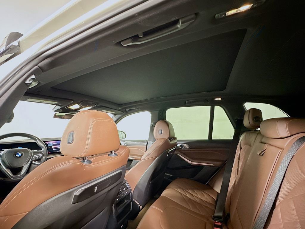 Used 2024 BMW X5 xDrive40i w/ Parking Assistance Package image 12