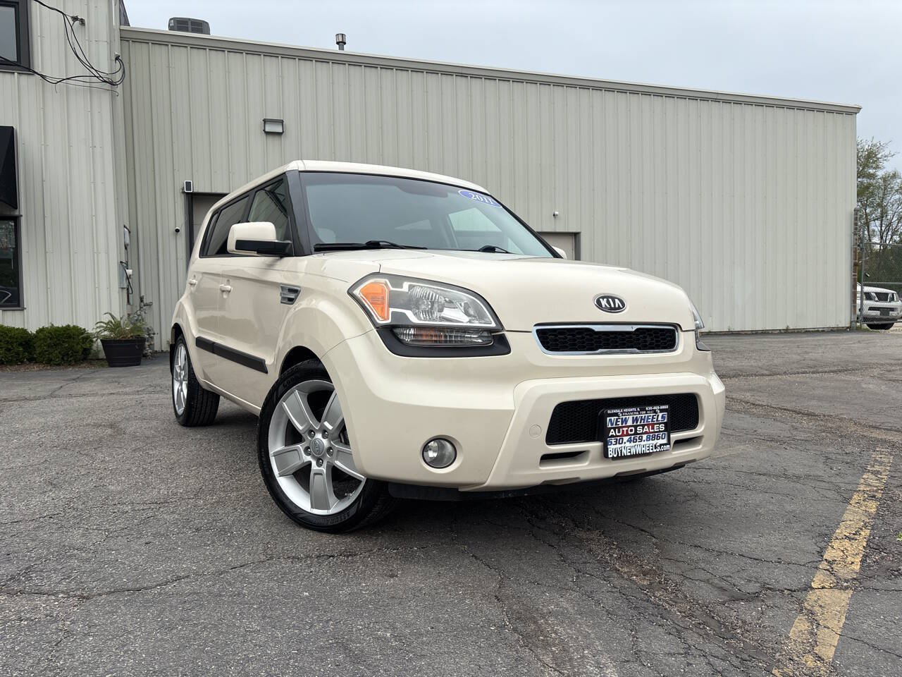 Used 2011 Kia Soul ! FWD image 8