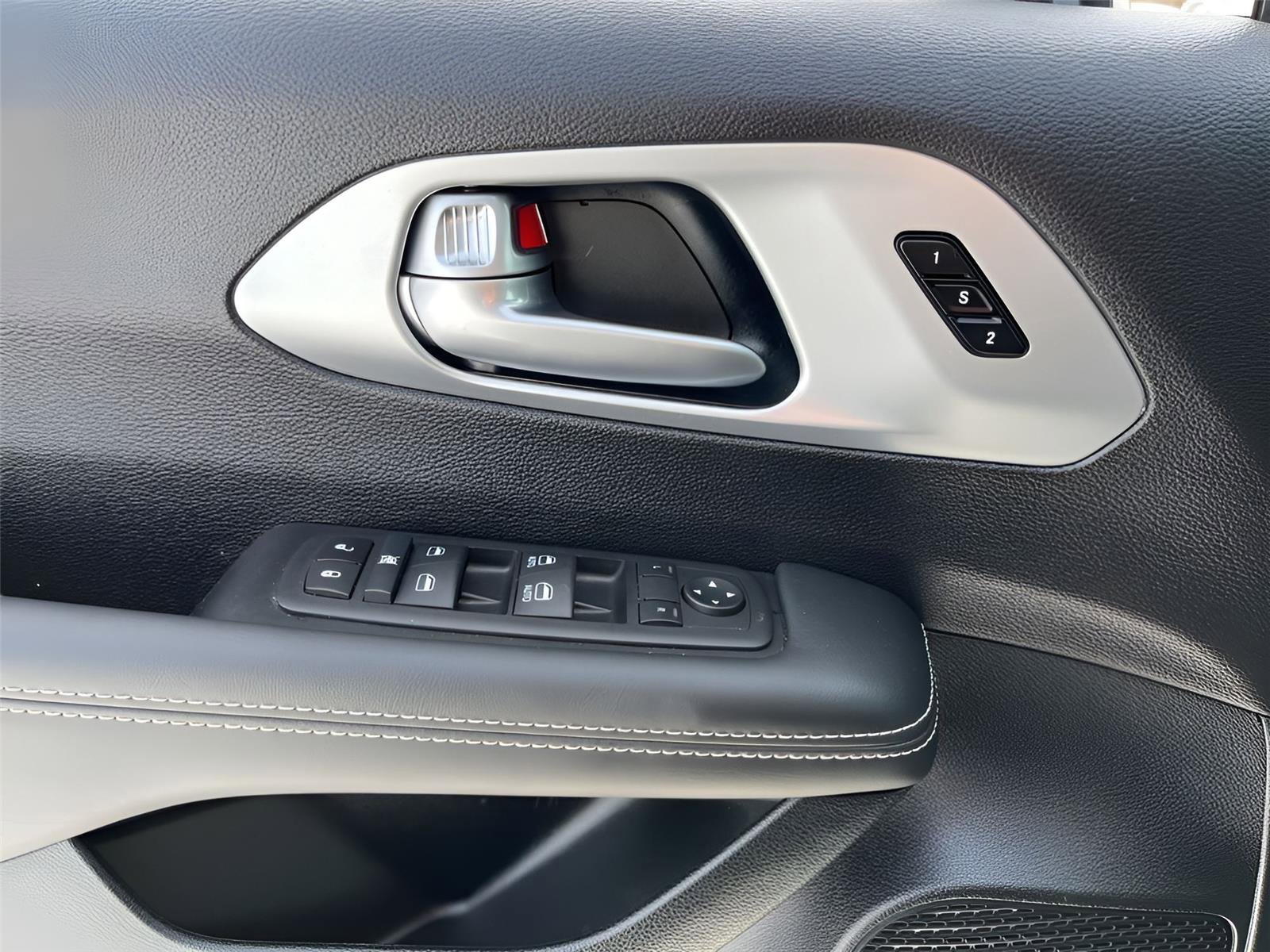 Used 2024 Chrysler Pacifica Touring-L w/ S Appearance Package image 23