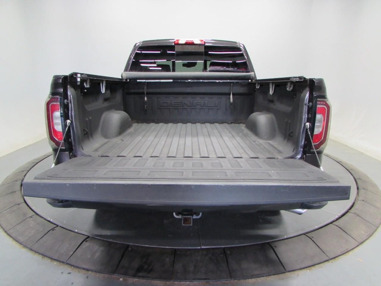 Used 2016 GMC Sierra 1500 Denali w/ Denali Ultimate Package AWD/4WD image 11