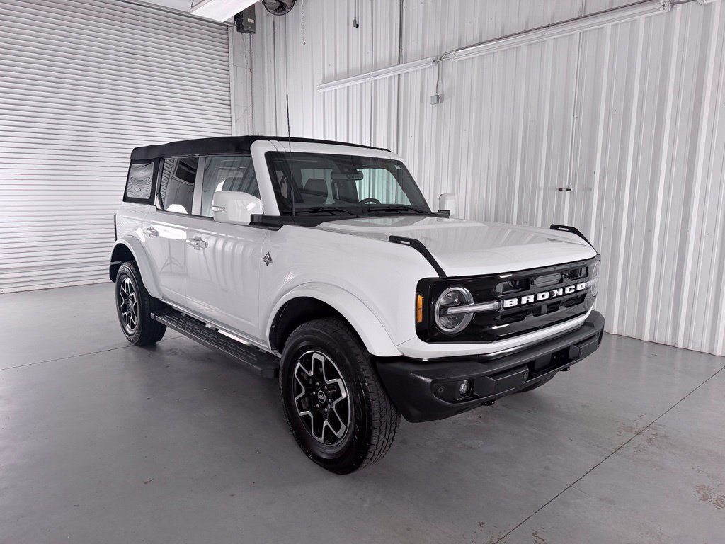 Used 2024 Ford Bronco Outer Banks AWD/4WD image 3
