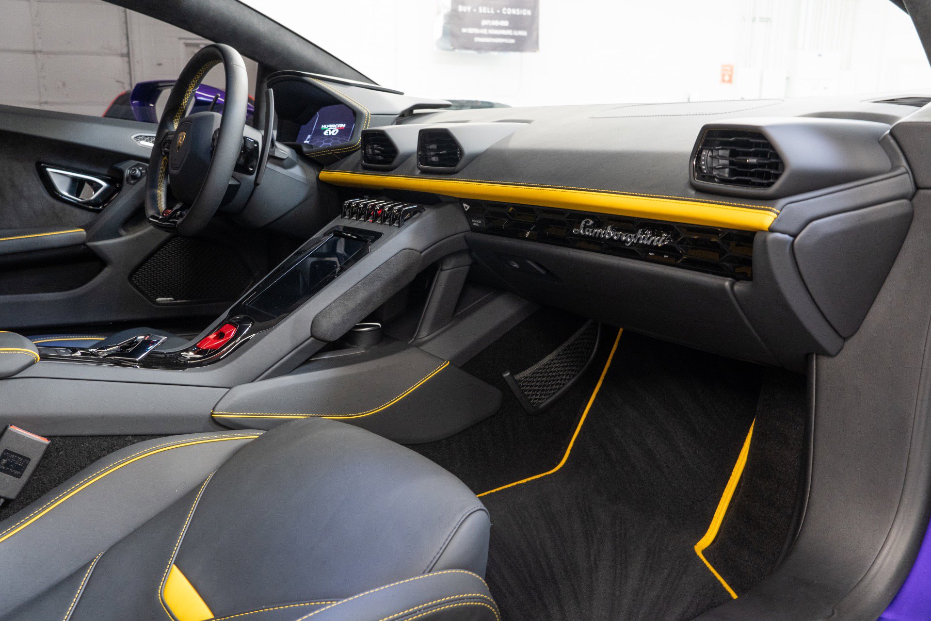 Used 2023 Lamborghini Huracan EVO image 22