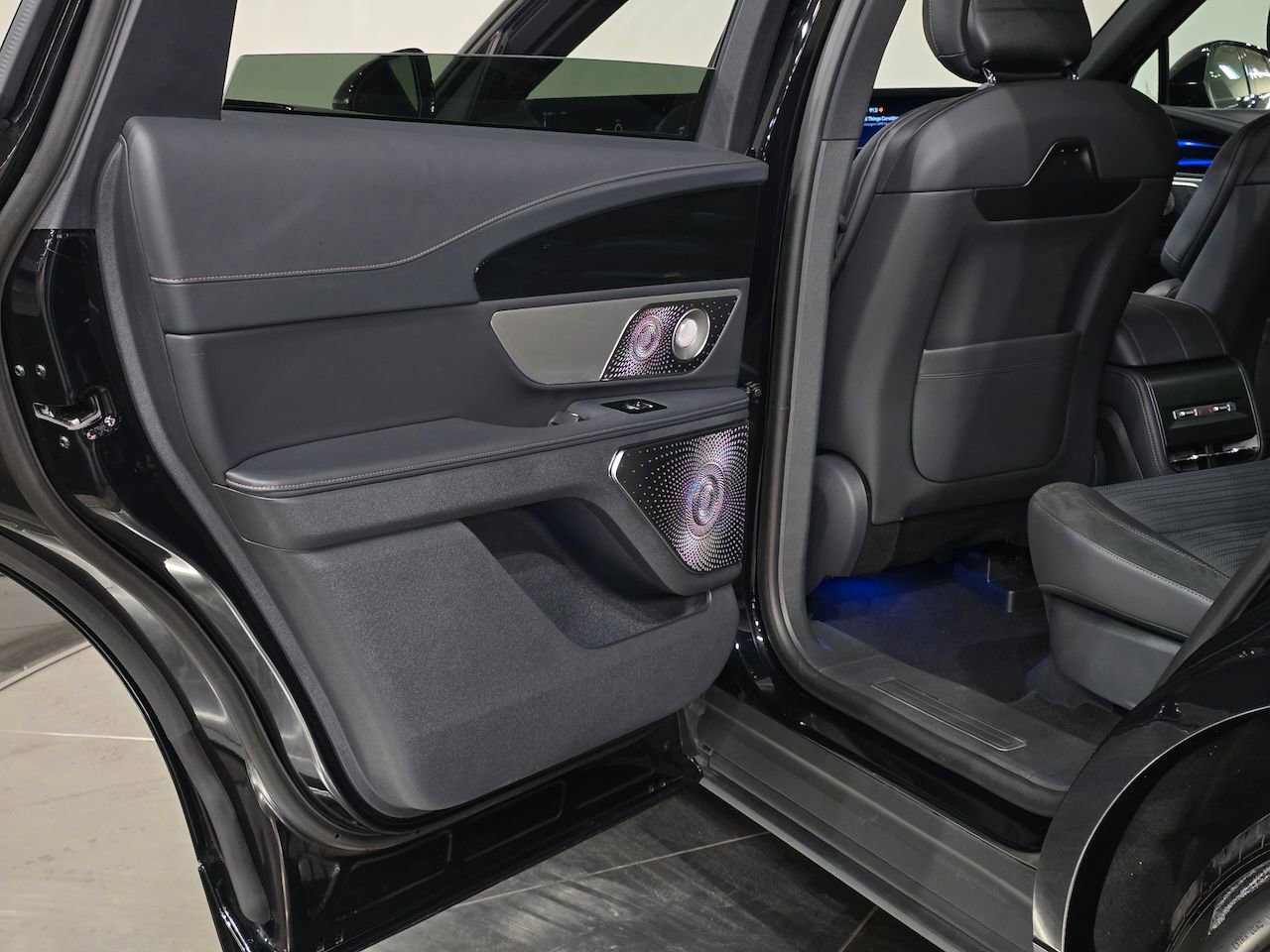 New 2024 Lincoln Nautilus Reserve w/ Equipment Group 203A image 36