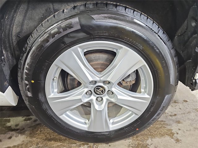 Used 2020 Toyota Highlander LE image 35