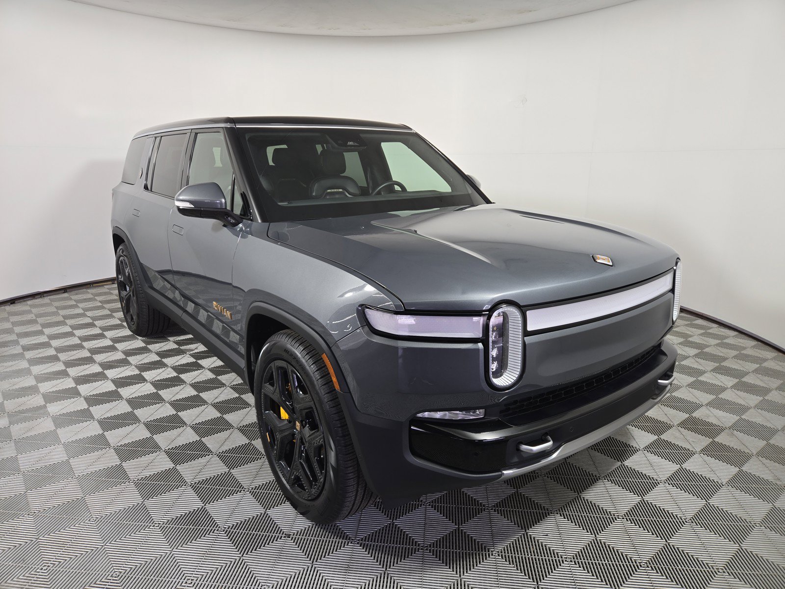 Used 2024 Rivian R1S Adventure AWD/4WD image 7