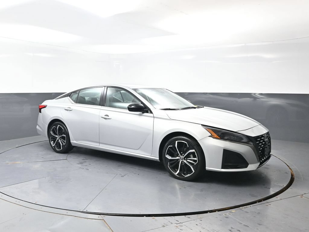 Used 2024 Nissan Altima 2.5 SR FWD image 4