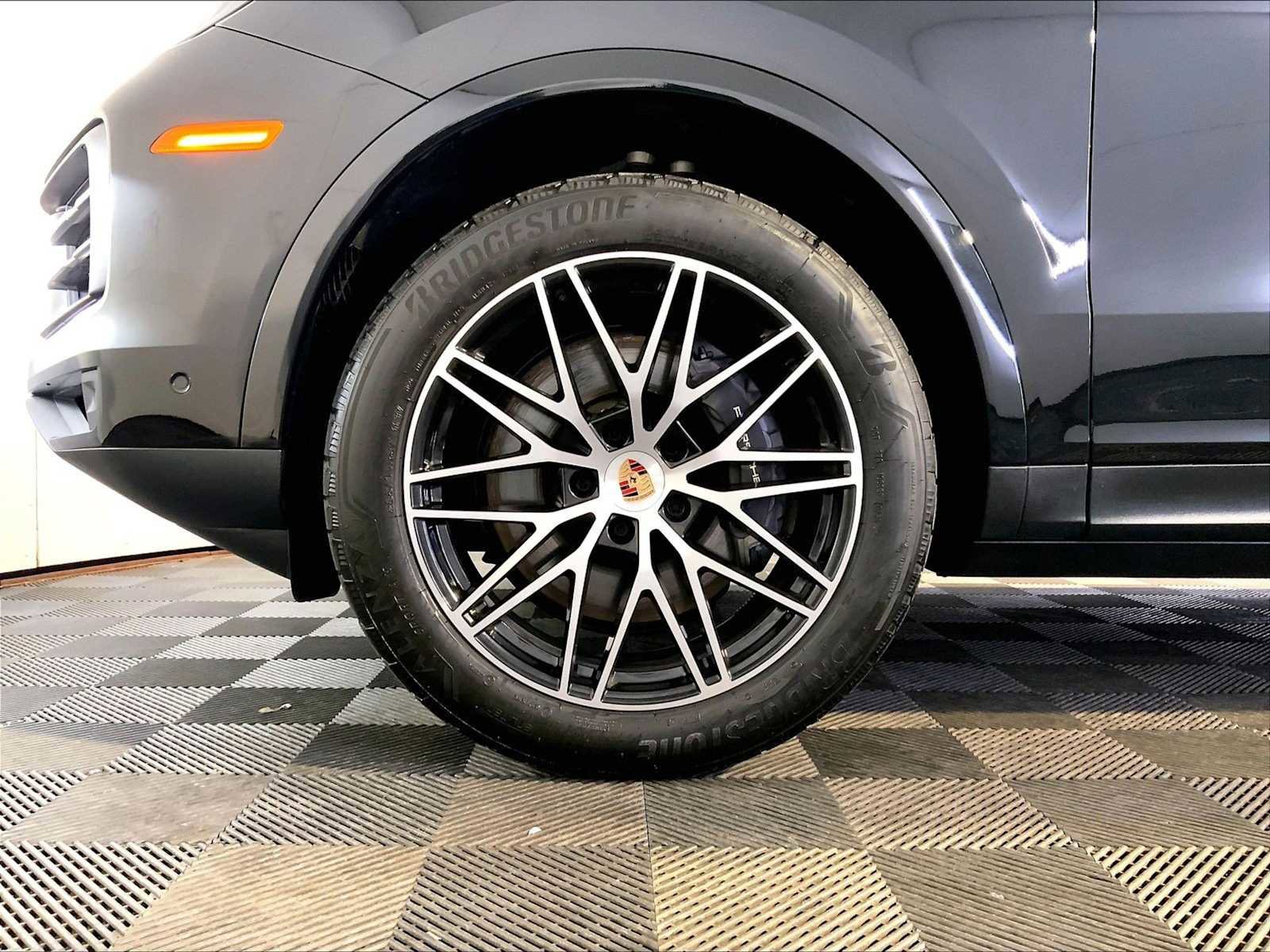 Certified 2025 Porsche Cayenne image 11