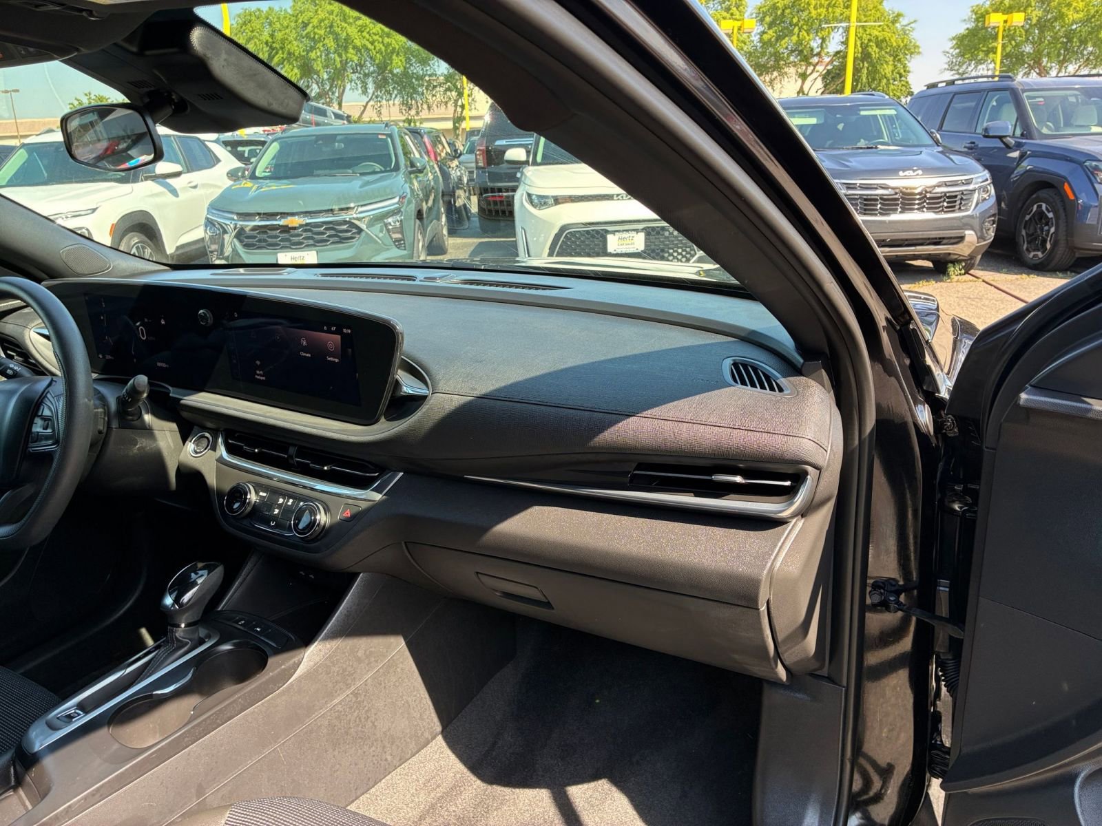 Used 2025 Buick Envista Preferred image 35