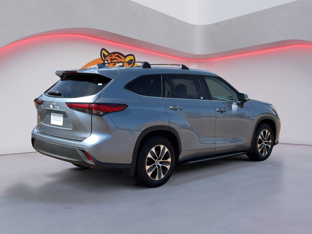 Used 2021 Toyota Highlander XLE image 5
