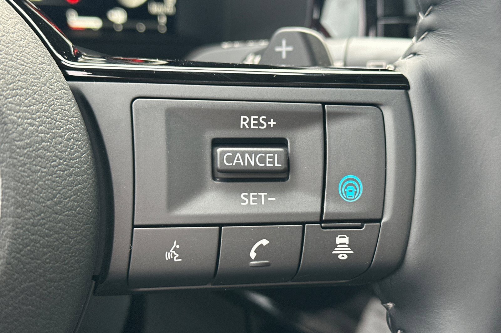 New 2025 Nissan Pathfinder Platinum w/ Black Appearance Package image 31