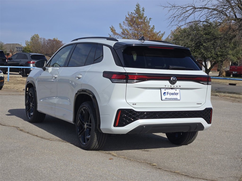 New 2026 Volkswagen Tiguan SE R-Line image 3