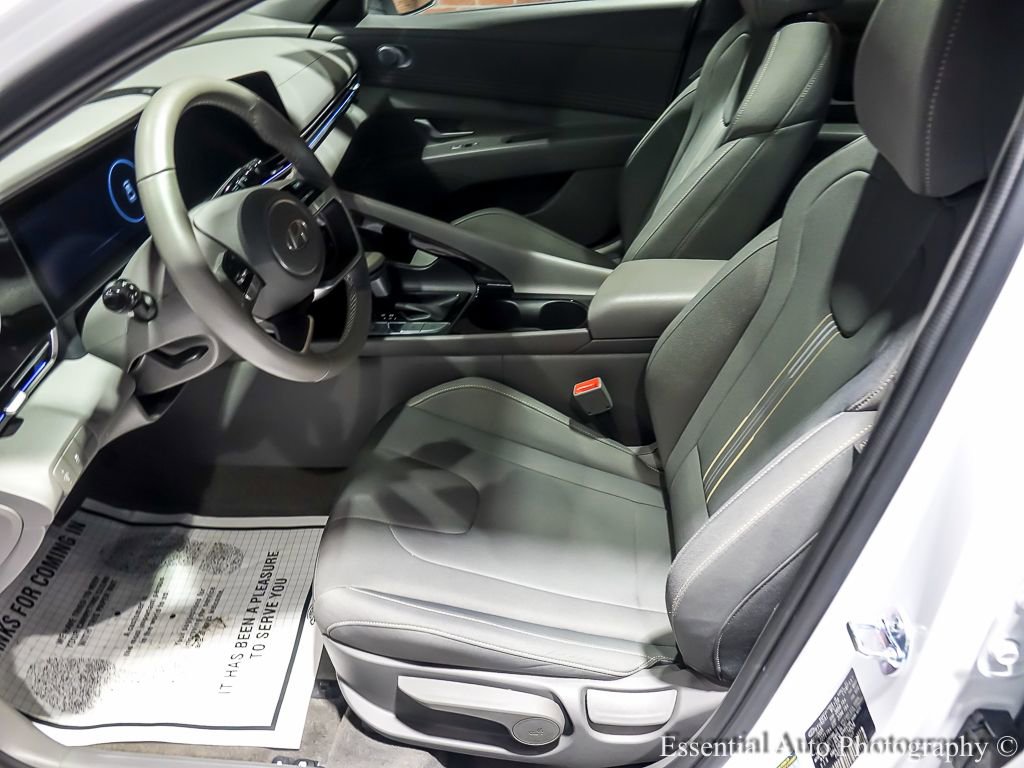 Used 2025 Hyundai Elantra SEL image 17