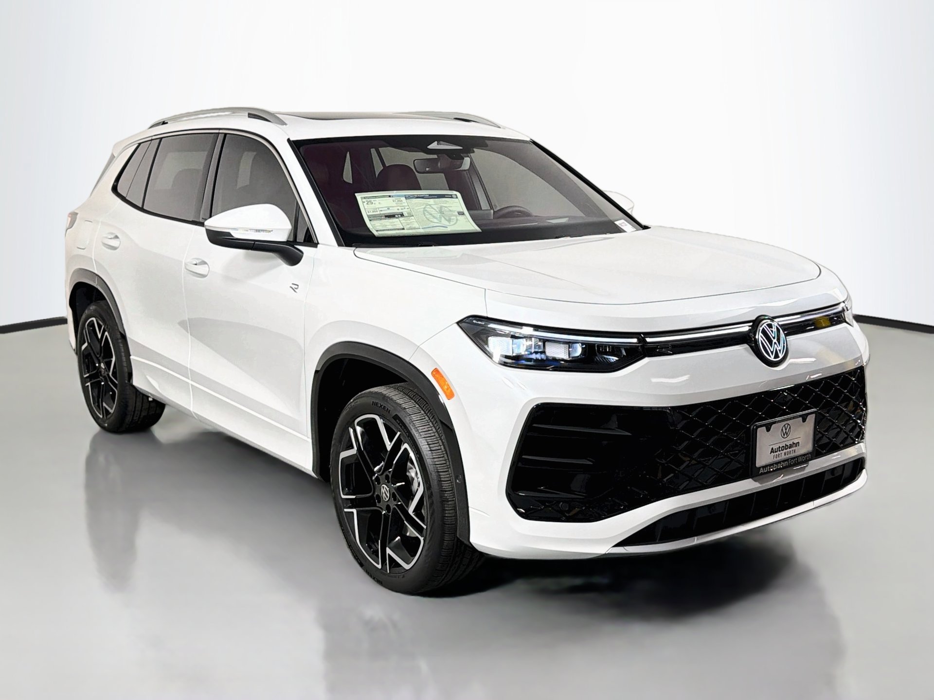 New 2027 Volkswagen Tiguan SEL R-Line AWD/4WD image 3