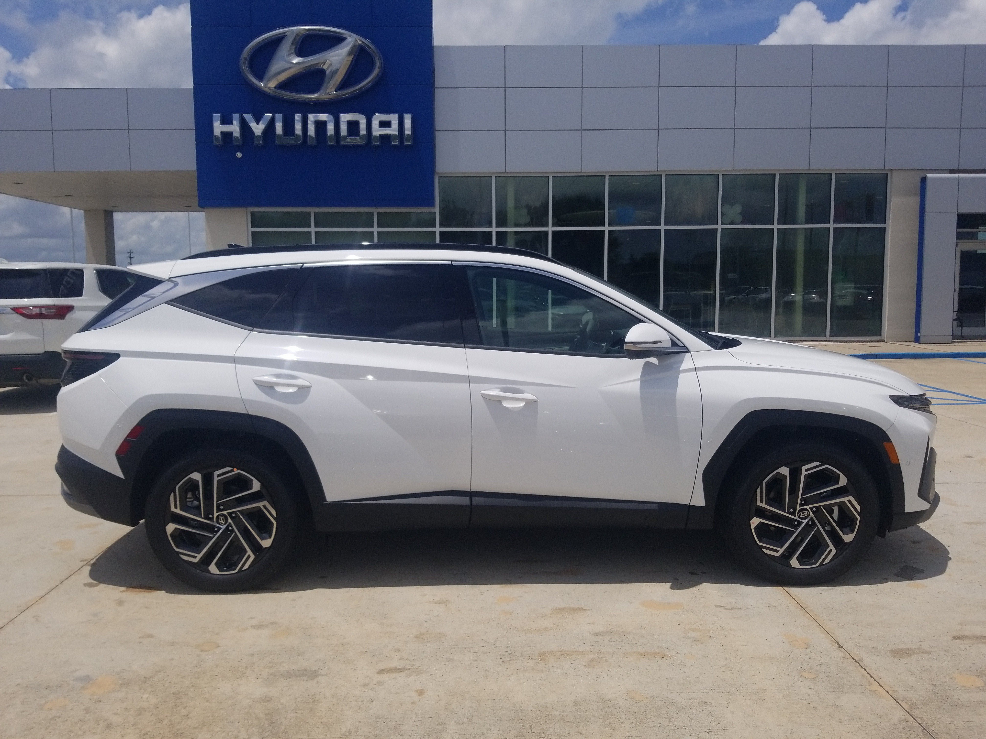 New 2026 Hyundai Tucson Limited FWD image 8