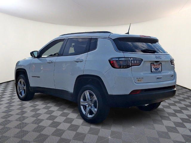 Used 2023 Jeep Compass Latitude w/ Convenience Group AWD/4WD image 4