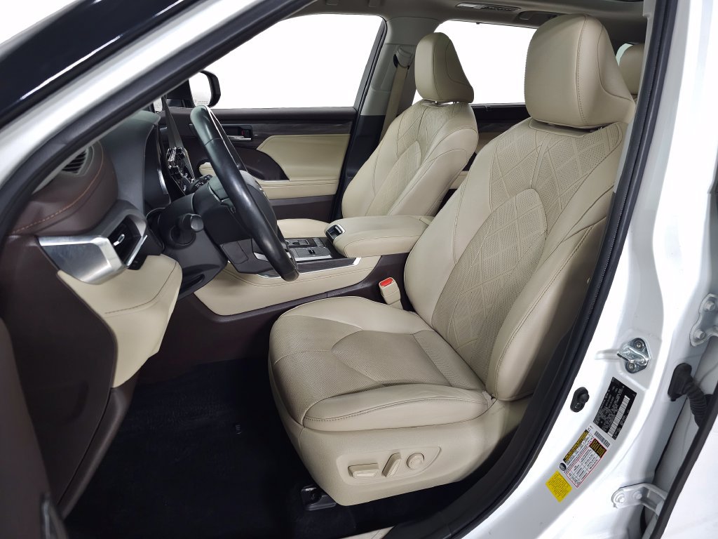 Used 2022 Toyota Highlander Platinum FWD image 19