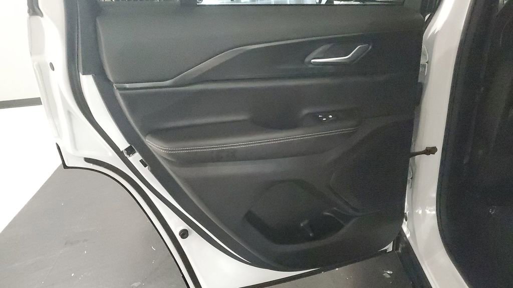 Used 2025 Jeep Grand Cherokee Laredo X image 16