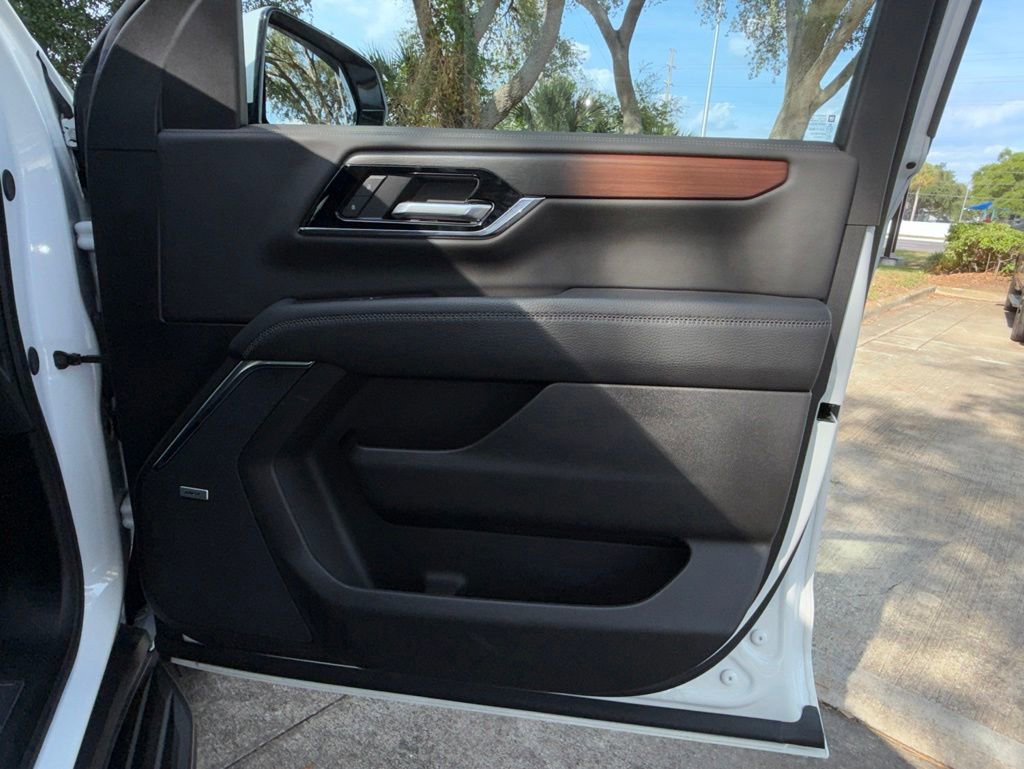 Used 2025 GMC Yukon XL Denali AWD/4WD image 21