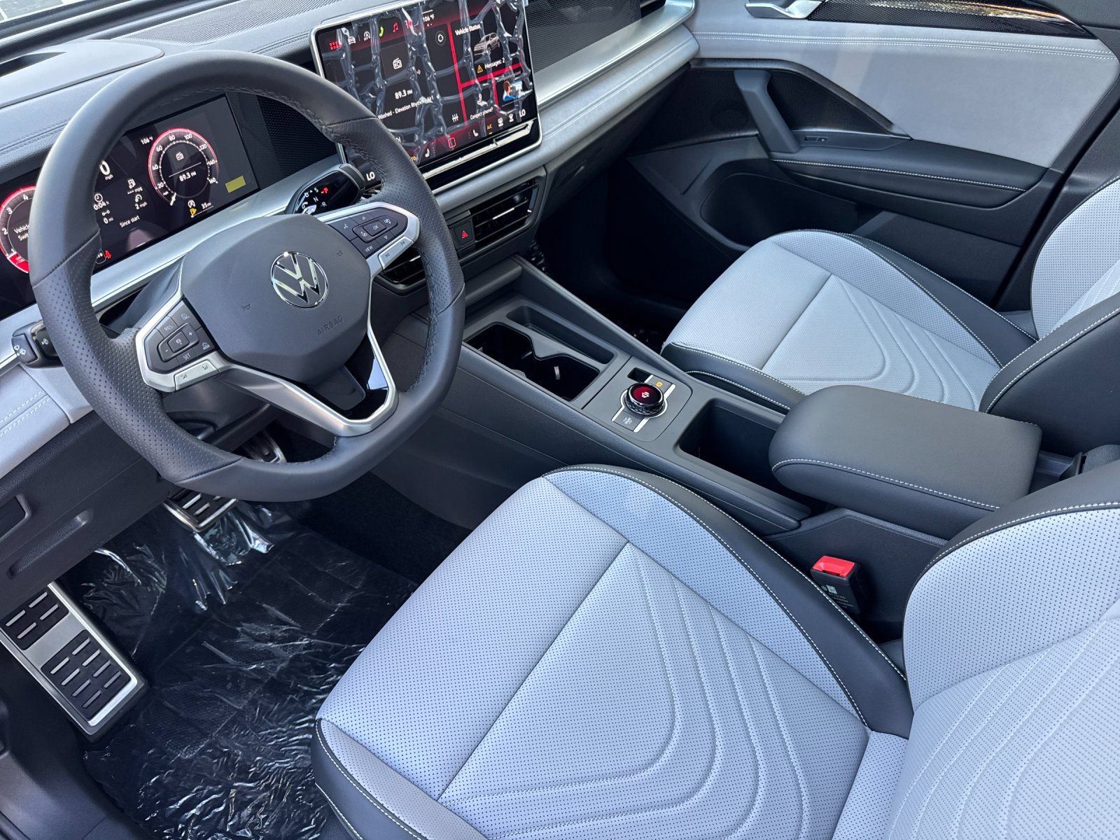 New 2026 Volkswagen Tiguan SE R-Line FWD image 10