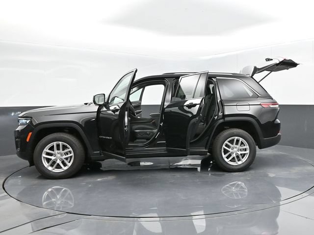 Used 2024 Jeep Grand Cherokee Laredo X AWD/4WD image 58