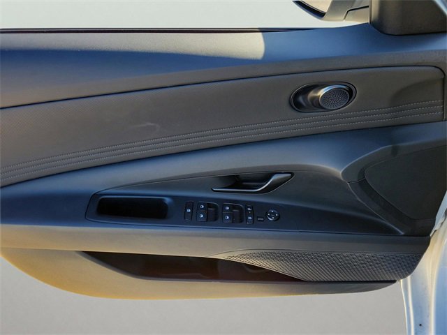 Used 2025 Hyundai Elantra Sport image 12