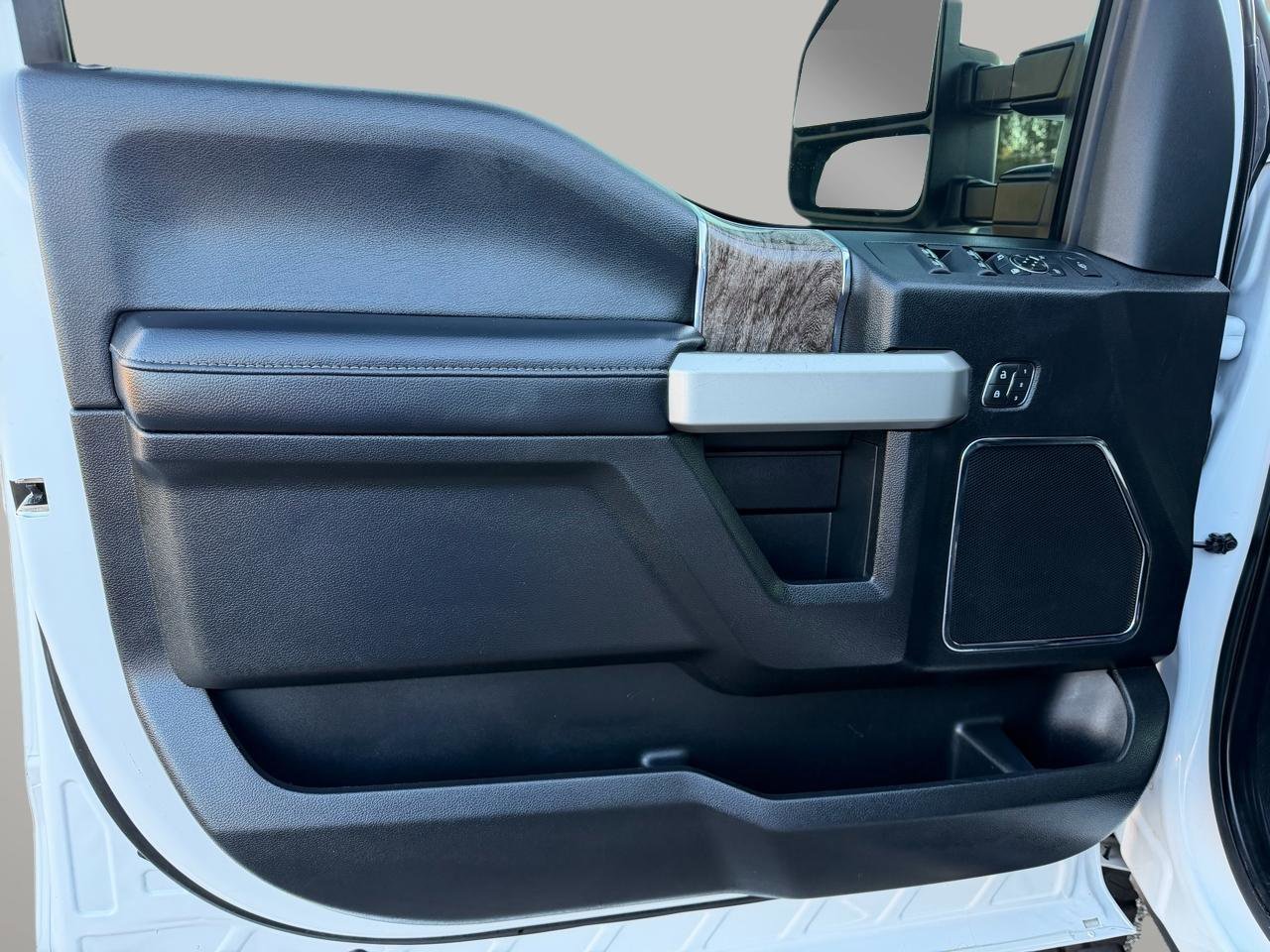 Used 2019 Ford F250 Lariat w/ Lariat Ultimate Package image 32