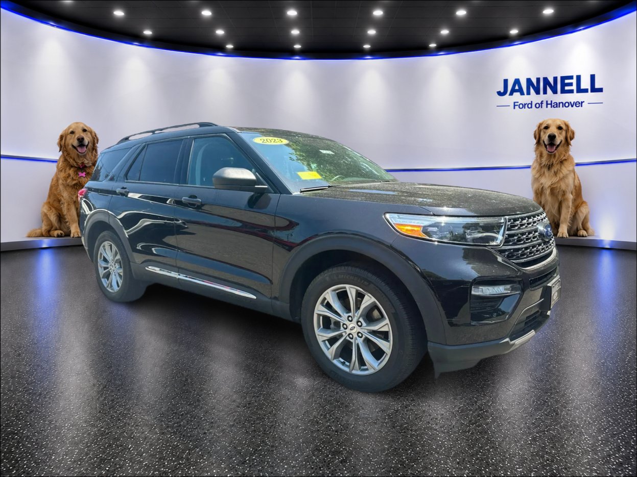 Used 2023 Ford Explorer XLT w/ Equipment Group 202A AWD/4WD image 3