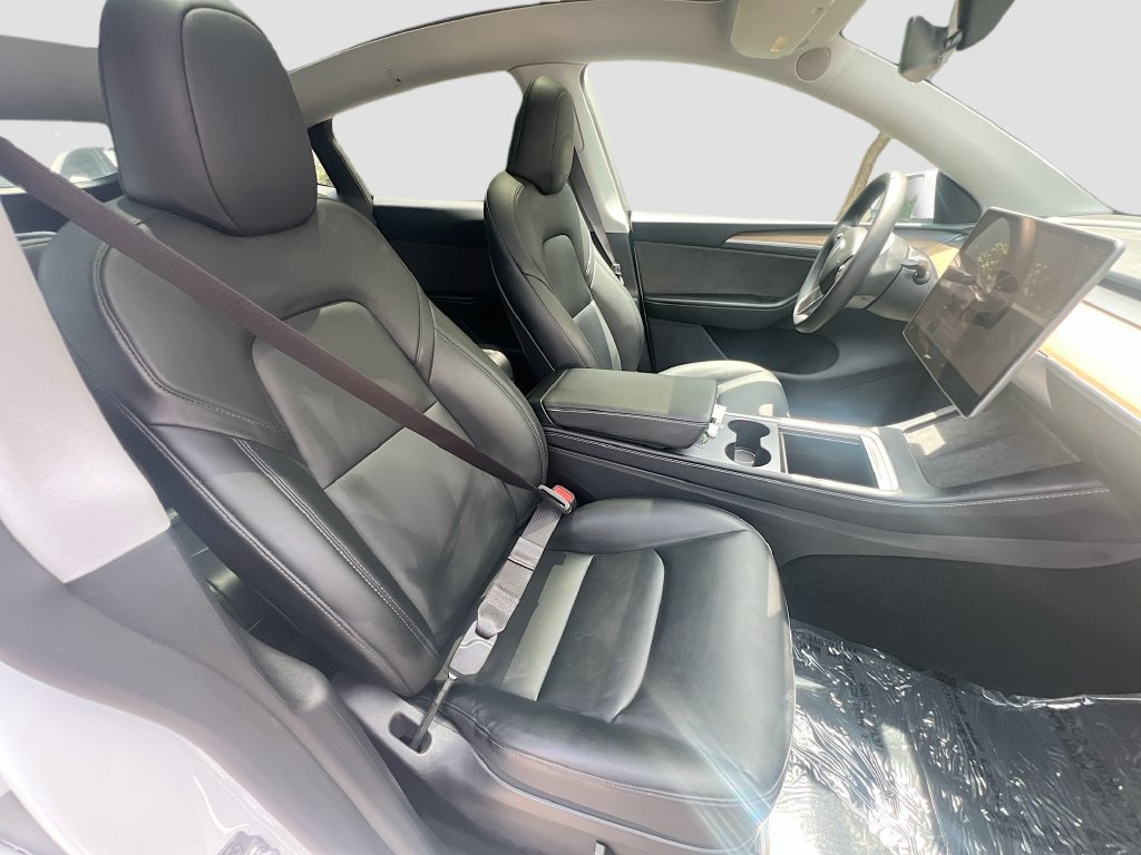Used 2024 Tesla Model Y Long Range RWD image 29