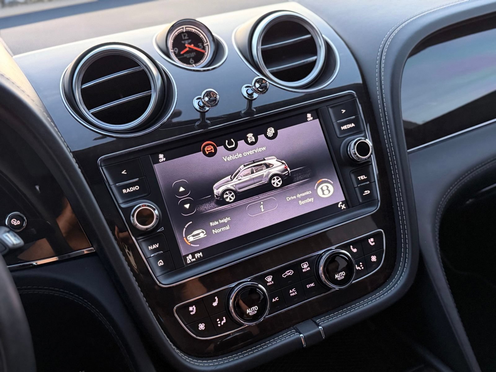 Used 2019 Bentley Bentayga AWD/4WD image 53