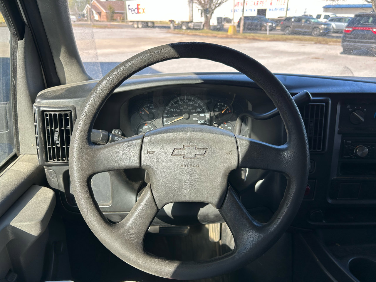 Used 2005 Chevrolet Express 1500 image 26