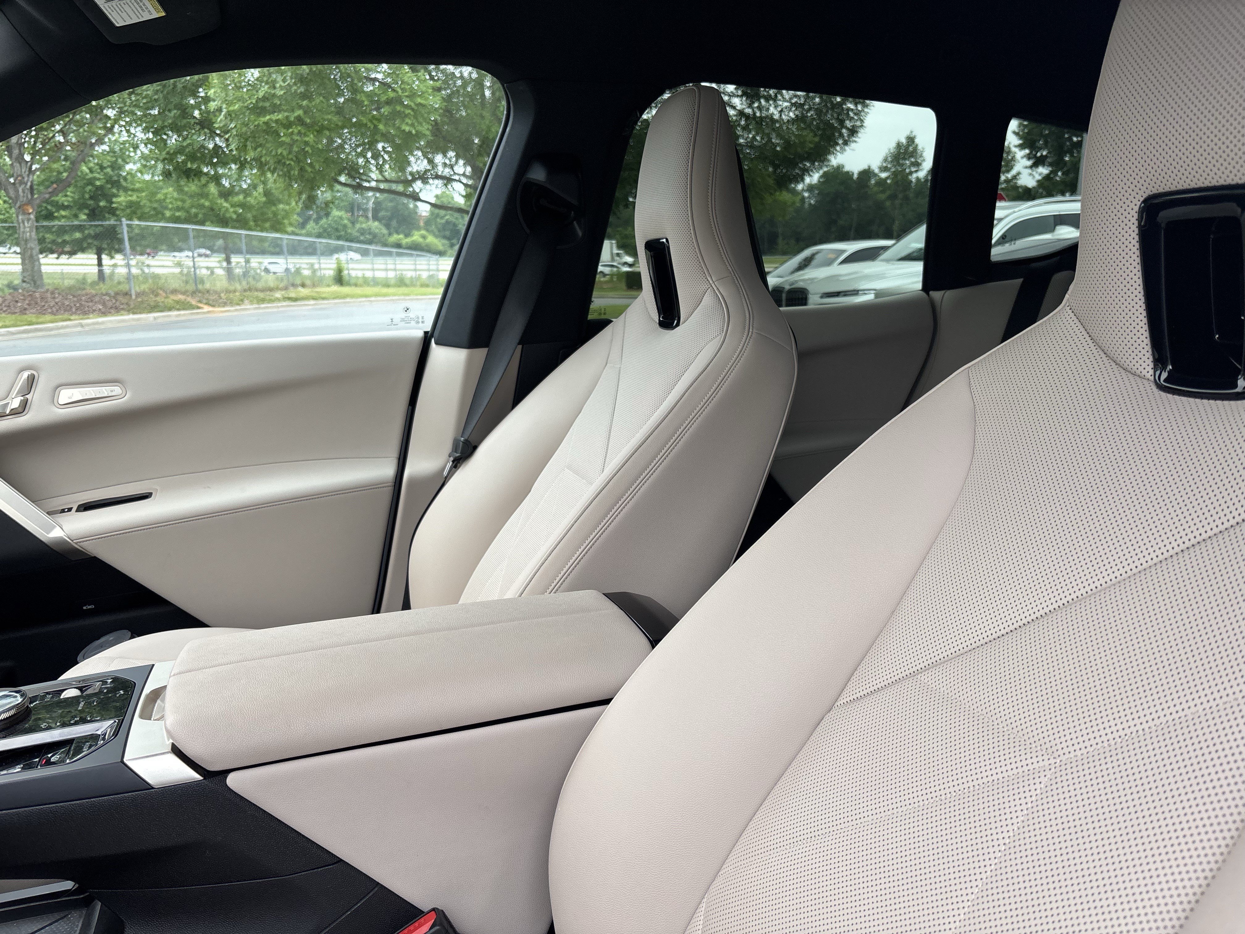 Certified 2024 BMW iX xDrive50 w/ Premium Package AWD/4WD image 38