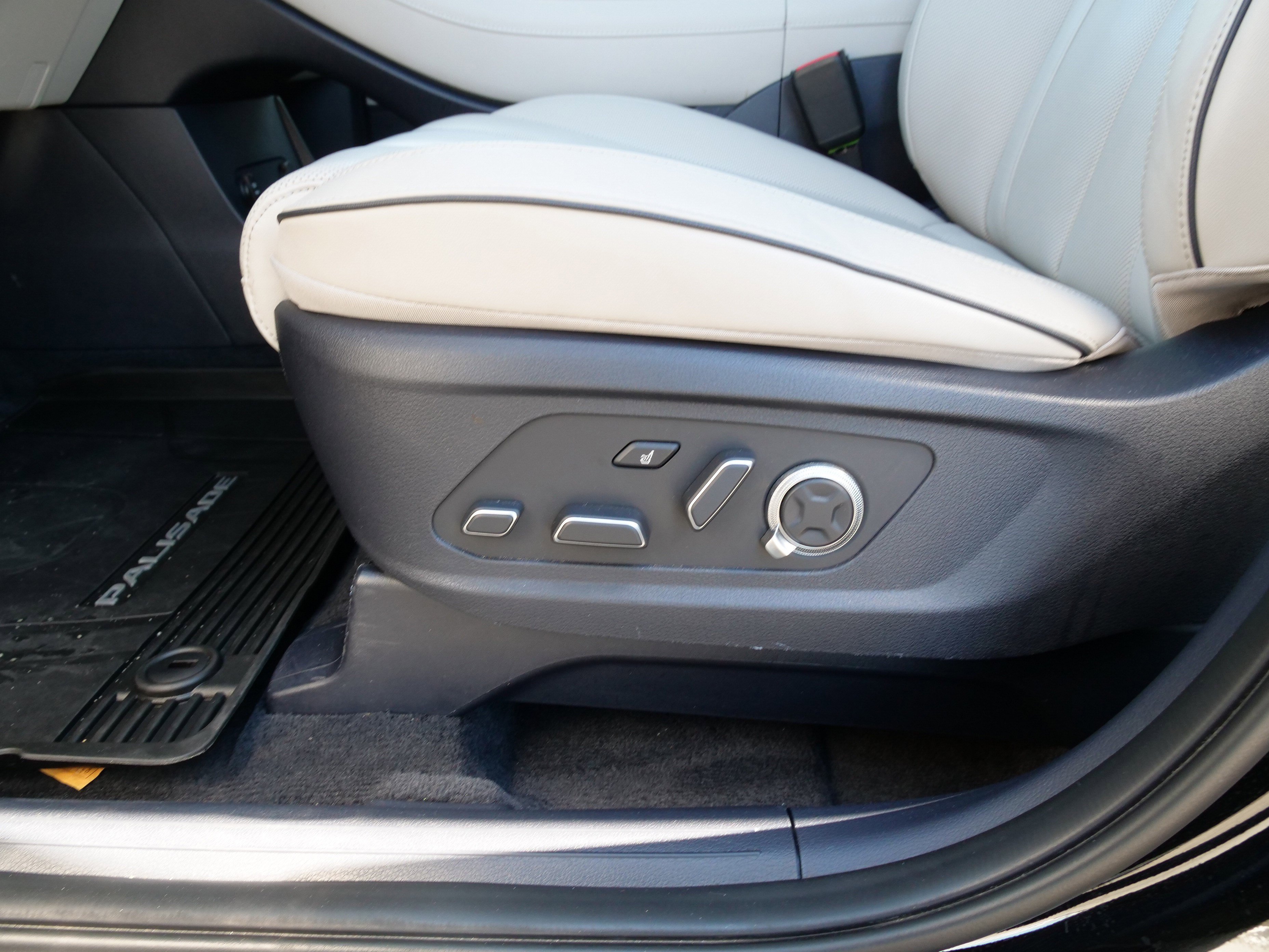 Used 2023 Hyundai Palisade Calligraphy image 18