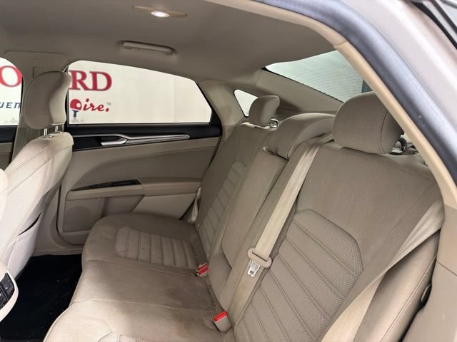 Used 2017 Ford Fusion SE FWD image 13