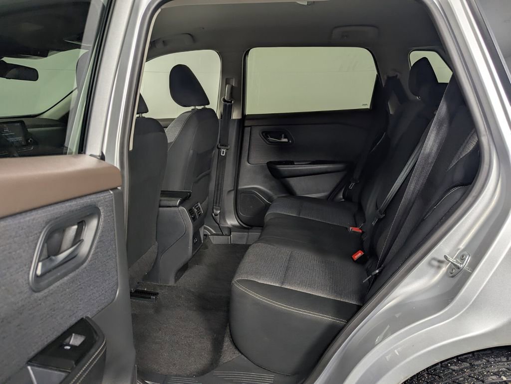 Used 2023 Nissan Rogue SV image 23
