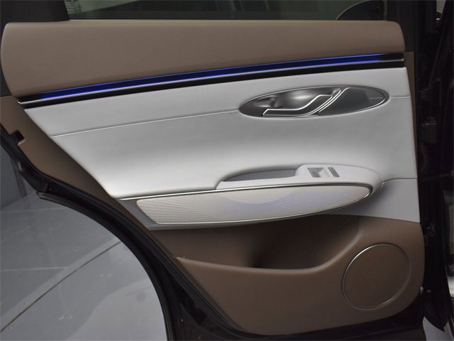 Used 2026 Genesis GV70 2.5T Advanced image 15