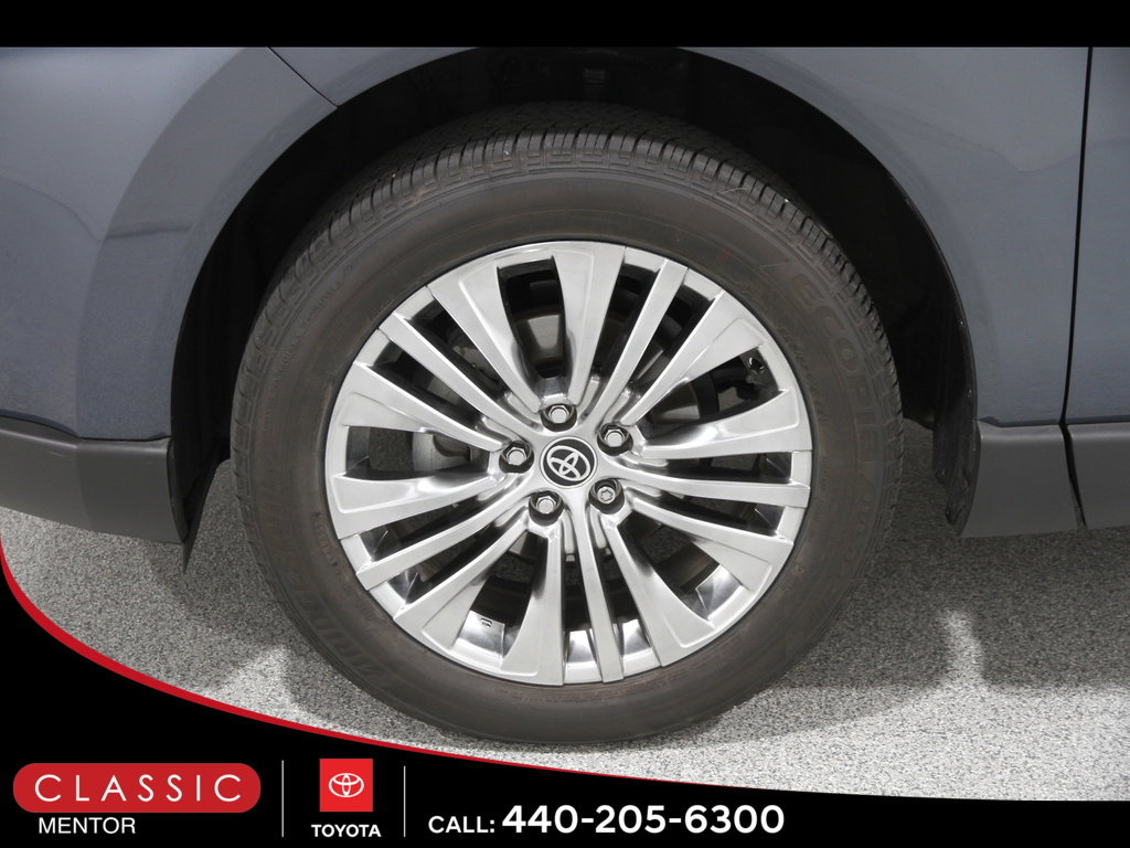 Certified 2024 Toyota Venza XLE image 24