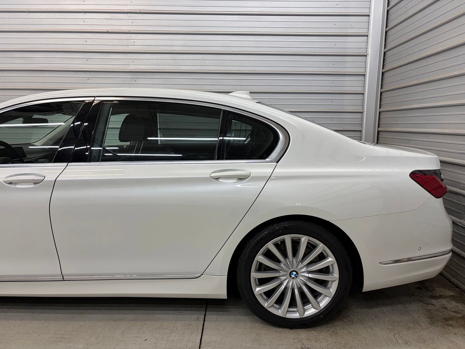 Used 2022 BMW 740i xDrive w/ Premium Package AWD/4WD image 5