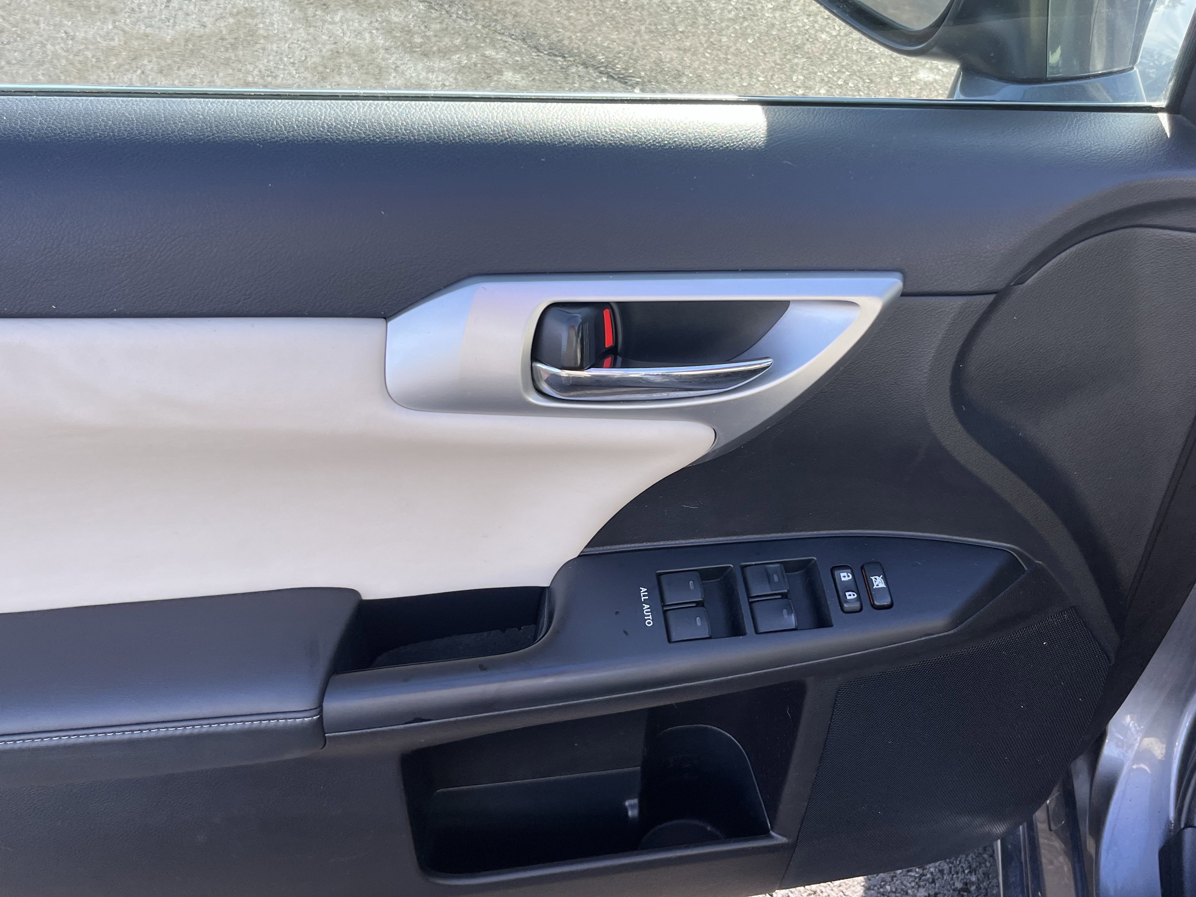 Used 2013 Lexus CT 200h image 17