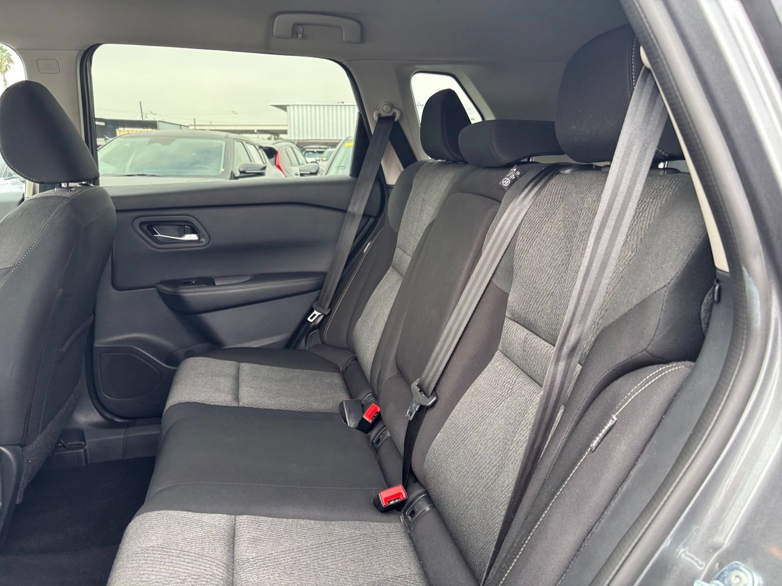Used 2025 Nissan Rogue SV FWD image 27