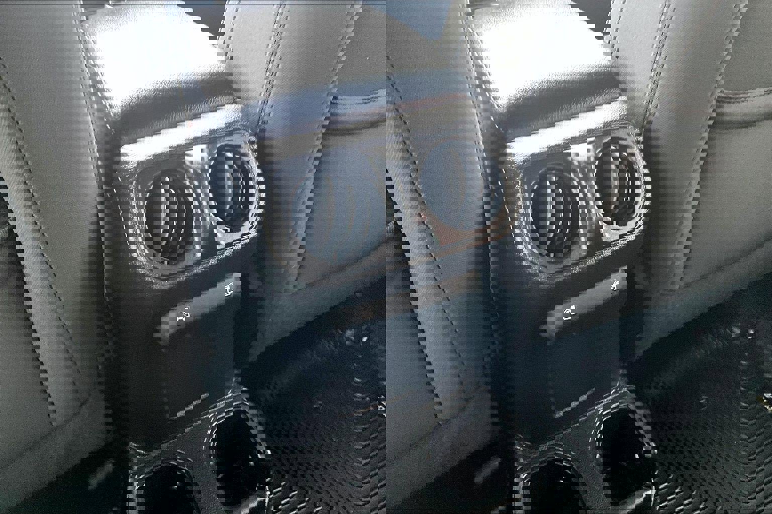 Used 2018 Jeep Wrangler Unlimited Sport S image 31