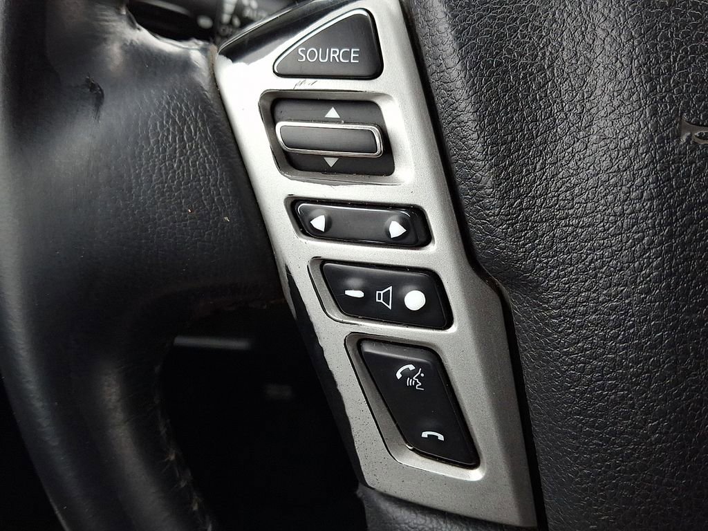 Used 2017 Nissan Titan SV image 22