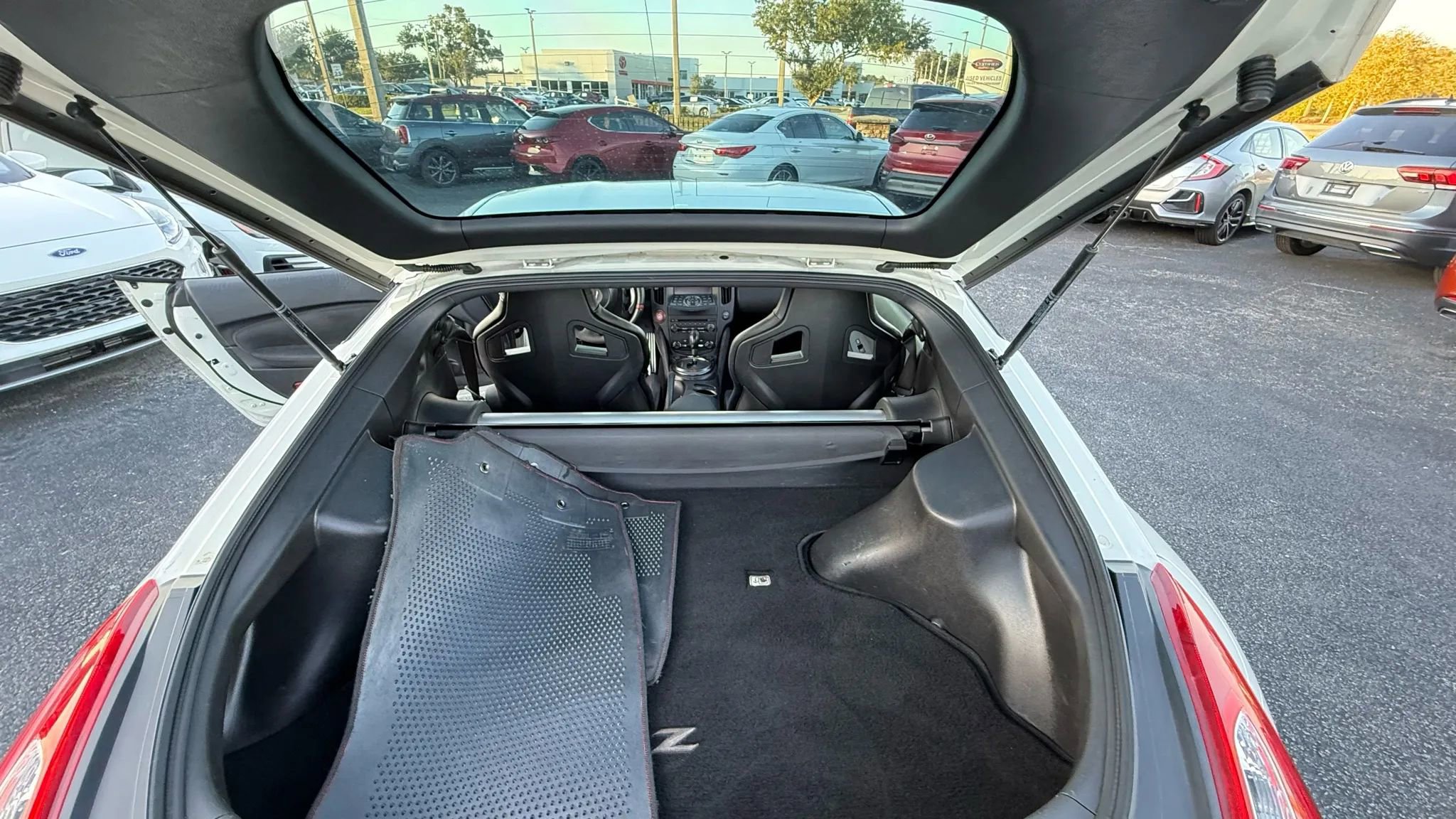 Used 2016 Nissan 370Z NISMO image 15