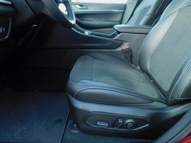 New 2026 Jeep Grand Cherokee Altitude AWD/4WD image 8