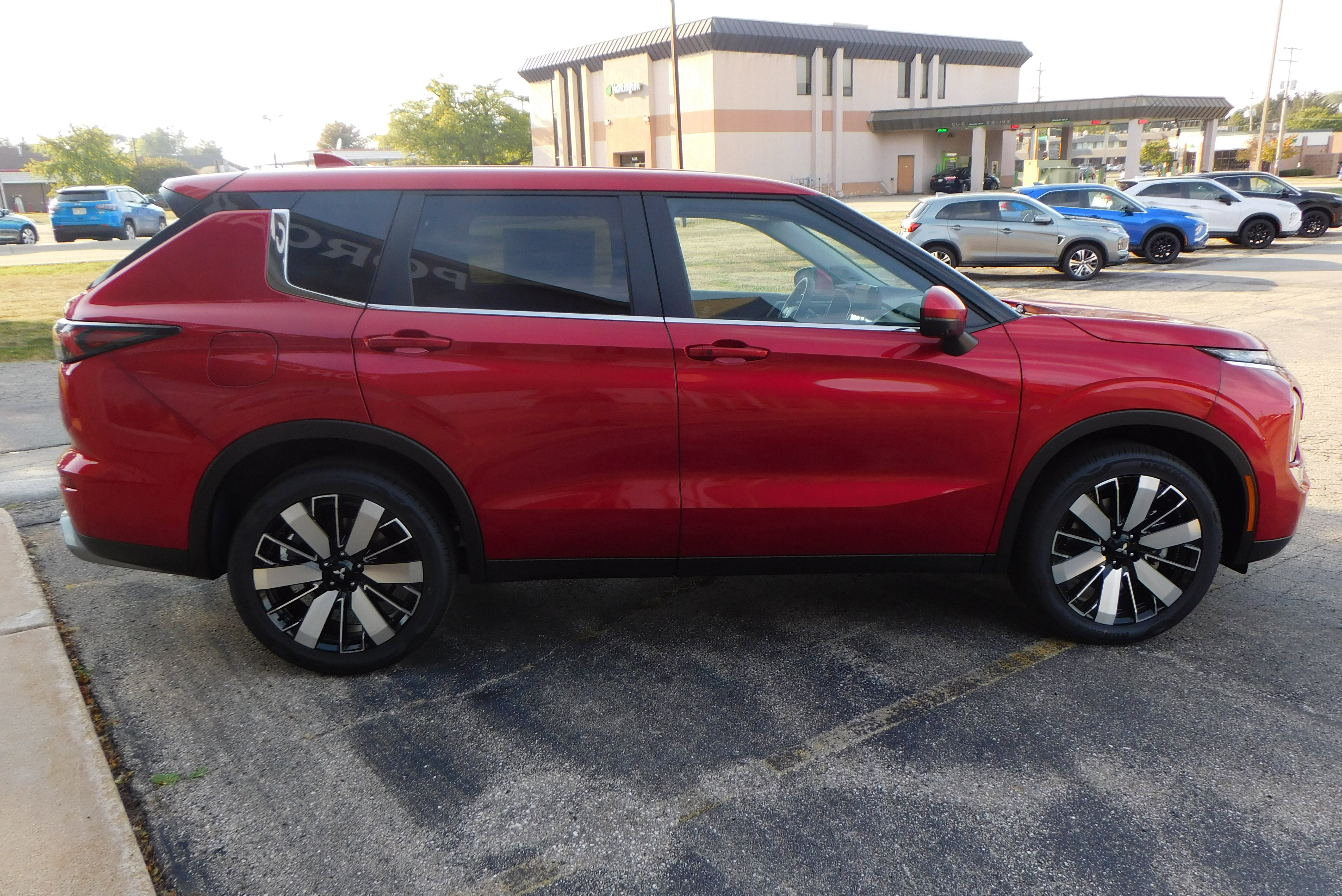 New 2025 Mitsubishi Outlander SE image 6