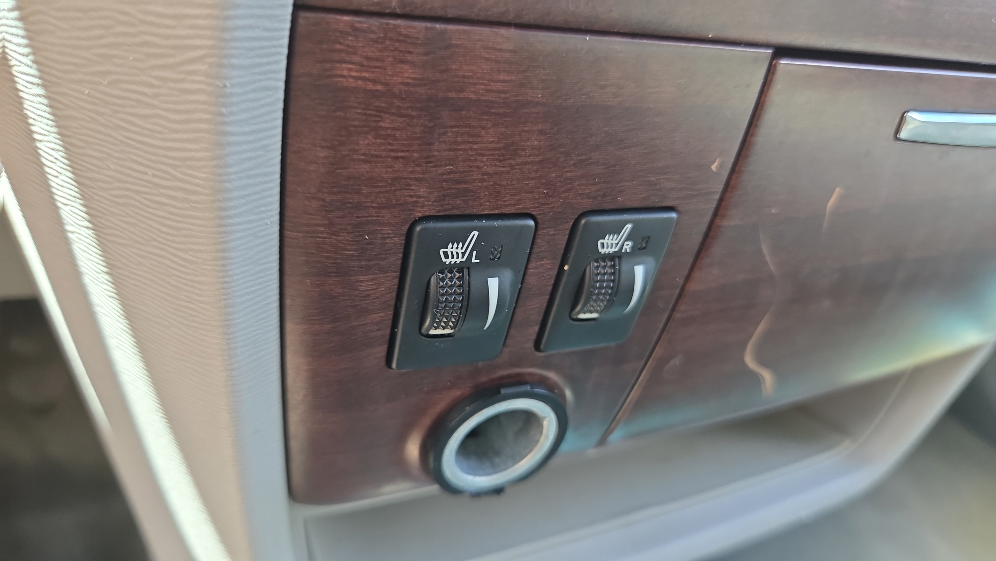 Used 2014 Toyota Sienna XLE FWD image 18