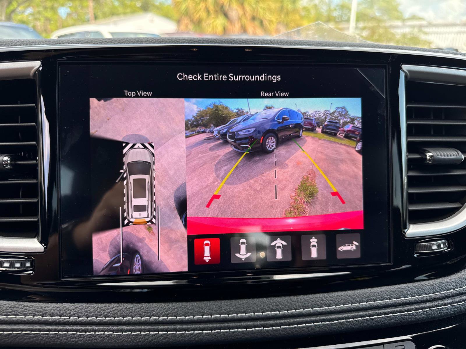 New 2026 Chrysler Pacifica Select image 24