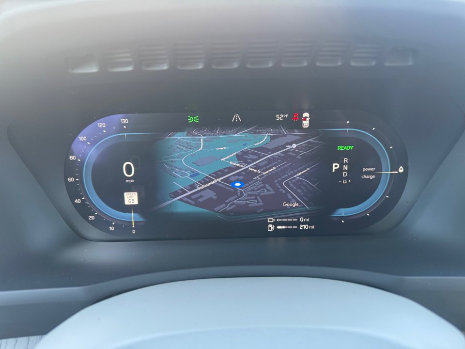 New 2025 Volvo XC90 T8 Plus w/ Protection Package Premier image 11