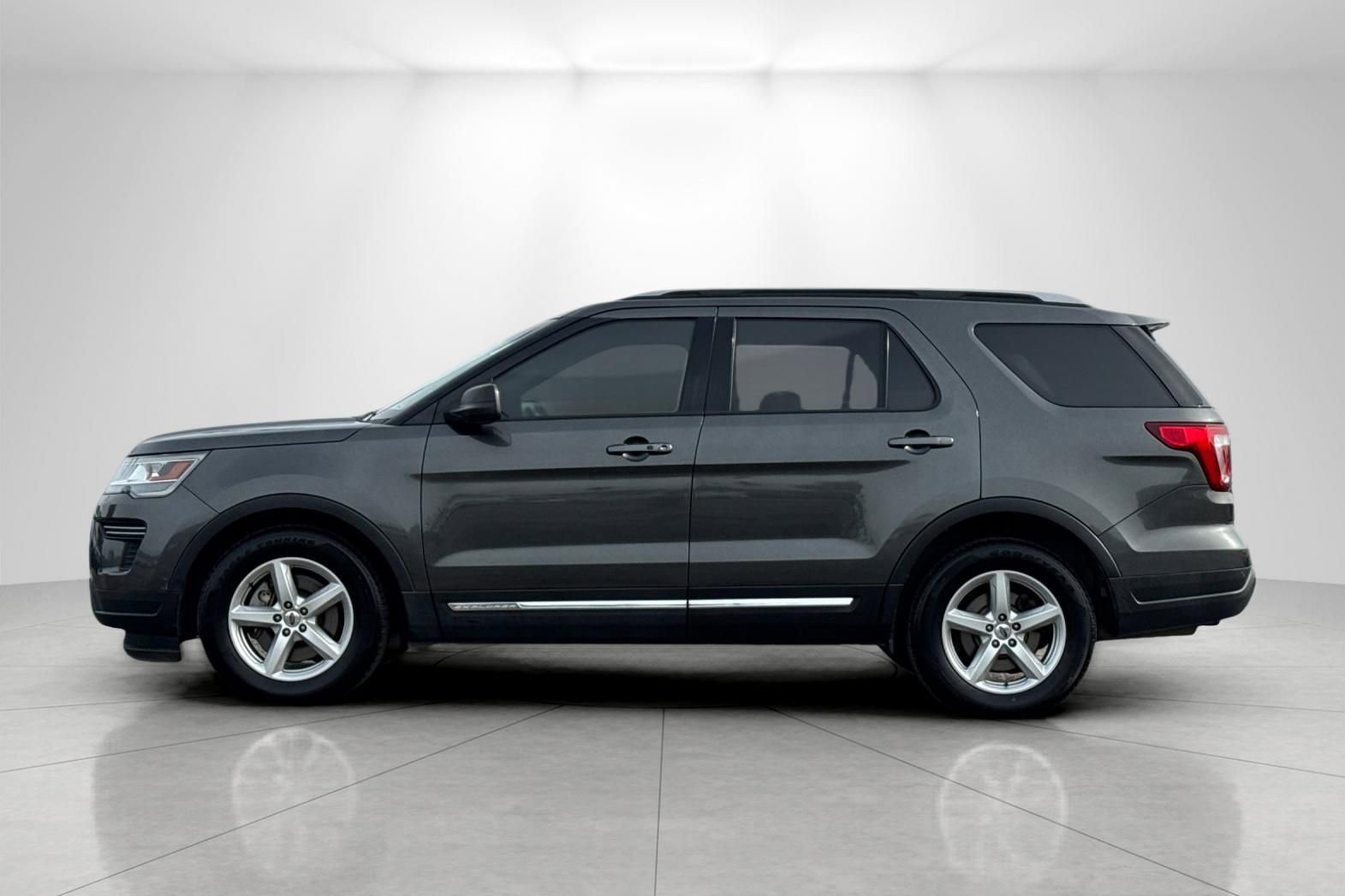 Used 2019 Ford Explorer XLT image 6