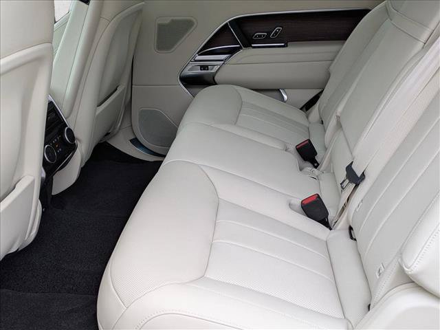 New 2026 Land Rover Range Rover Long Wheelbase SE AWD/4WD image 17